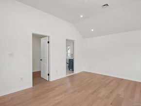 10 Faye Court, Plainview NY 11803