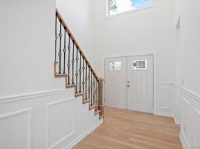 10 Faye Court, Plainview NY 11803
