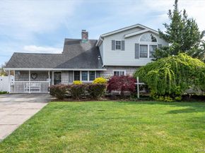 253 Blacksmith Road S, Levittown NY 11756