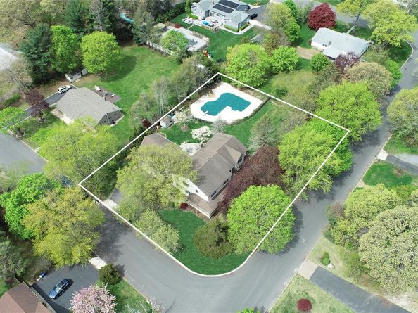 26 Peachtree Lane, Mount Sinai NY 11766