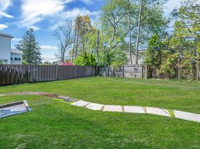 5 Warren Place, Plainview NY 11803