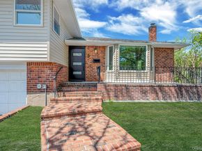5 Warren Place, Plainview NY 11803