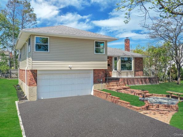 5 Warren Place, Plainview NY 11803