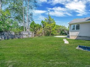 5 Warren Place, Plainview NY 11803