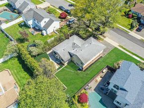 5 Warren Place, Plainview NY 11803