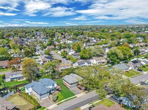 5 Warren Place, Plainview NY 11803
