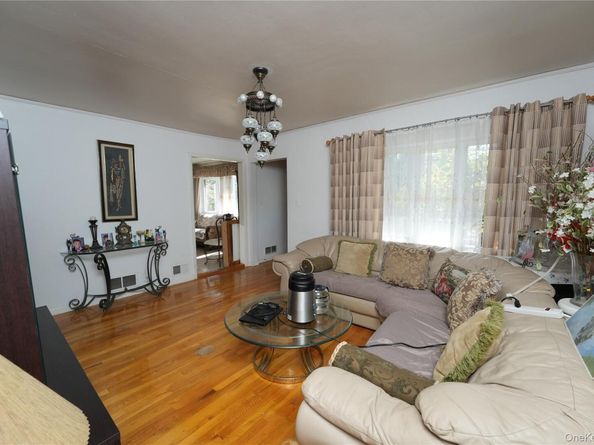 368 Merrifield Avenue, Oceanside NY 11572