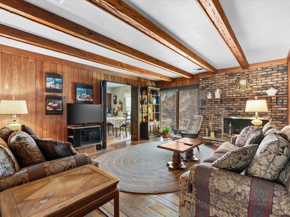 22 Woodmont Road, Melville NY 11747