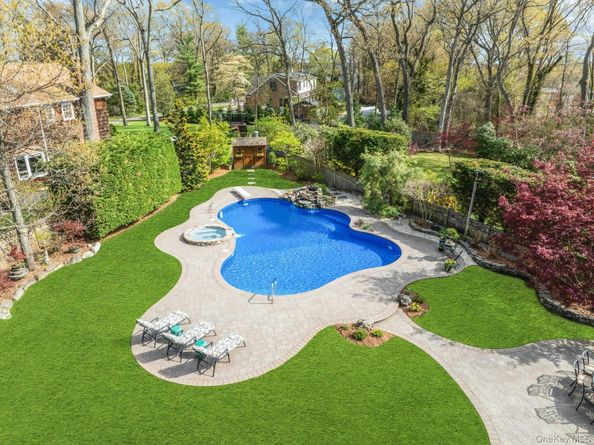 41 Yoakum Street, Farmingdale NY 11735