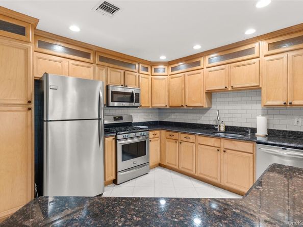 41 Doral Lane 41, Bay Shore NY 11706