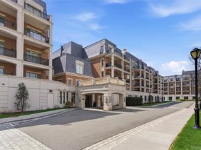 3000 Royal Court 3102, North Hills NY 11040
