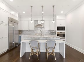 3000 Royal Court 3102, North Hills NY 11040