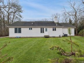 4 Carols Way, Hampton Bays NY 11946