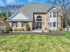 1 Kings Court, Hauppauge NY 11788