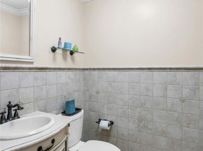 1 Kings Court, Hauppauge NY 11788