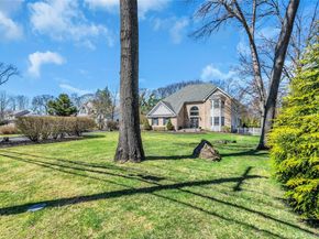 1 Kings Court, Hauppauge NY 11788