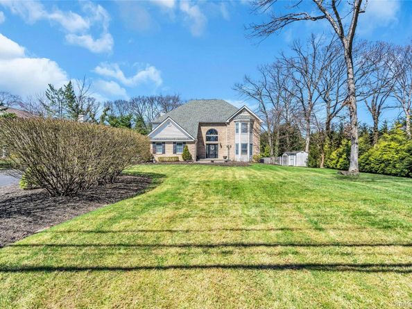 1 Kings Court, Hauppauge NY 11788