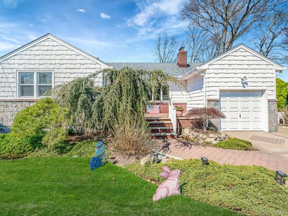 1672 Eyre Place, North Bellmore NY 11710
