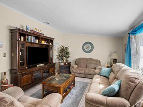 9 S Pond Trail, Ridge NY 11961