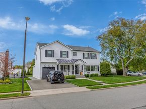 8 Piper Place, Old Bethpage NY 11804