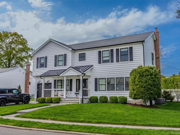 8 Piper Place, Old Bethpage NY 11804