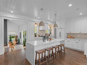 8 Piper Place, Old Bethpage NY 11804