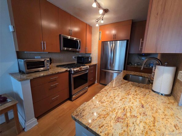 18-05 215 Street 10 M, Bayside NY 11360
