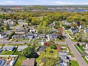 284 15th Street, West Babylon NY 11704
