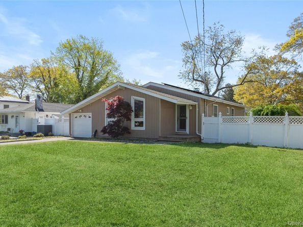 82 Robinwood Drive, Mastic Beach NY 11951