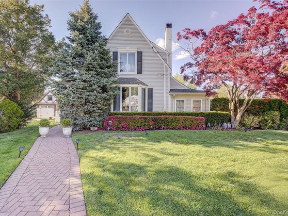 63 Buckingham Place, Lynbrook NY 11563