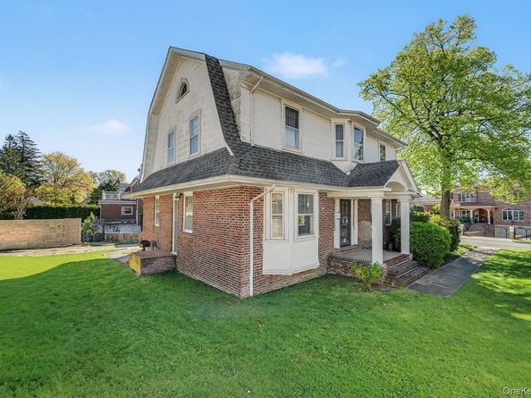 27 Center Drive, Whitestone NY 11357