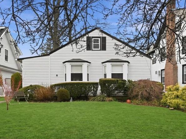 163 Elm Street, Roslyn Heights NY 11577