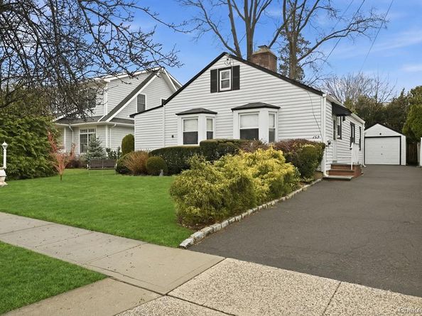 163 Elm Street, Roslyn Heights NY 11577