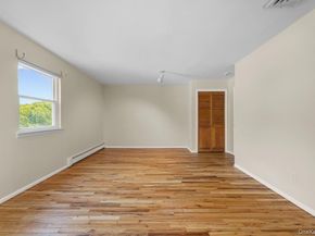 3 Fams Court, Jericho NY 11753