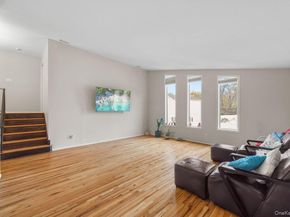 3 Fams Court, Jericho NY 11753