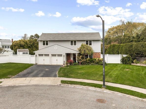 3 Fams Court, Jericho NY 11753