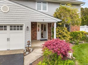 3 Fams Court, Jericho NY 11753