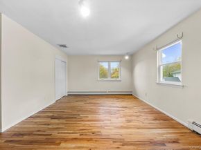 3 Fams Court, Jericho NY 11753
