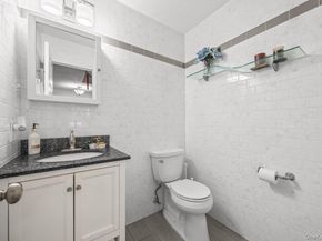 3 Fams Court, Jericho NY 11753