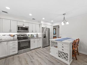 3 Fams Court, Jericho NY 11753