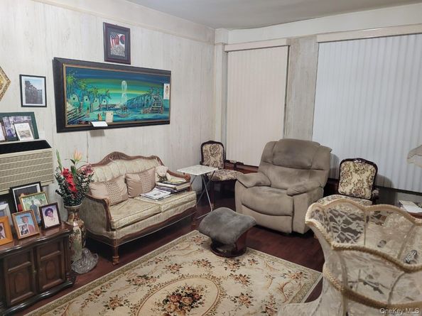 818 E 227th Street, Bronx NY 10466