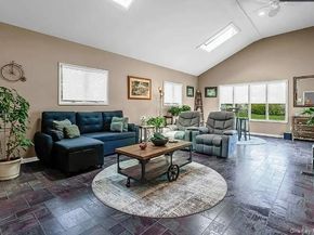 33 Long Bow Lane, Commack NY 11725