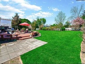 33 Long Bow Lane, Commack NY 11725
