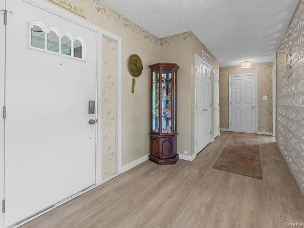 33 Long Bow Lane, Commack NY 11725