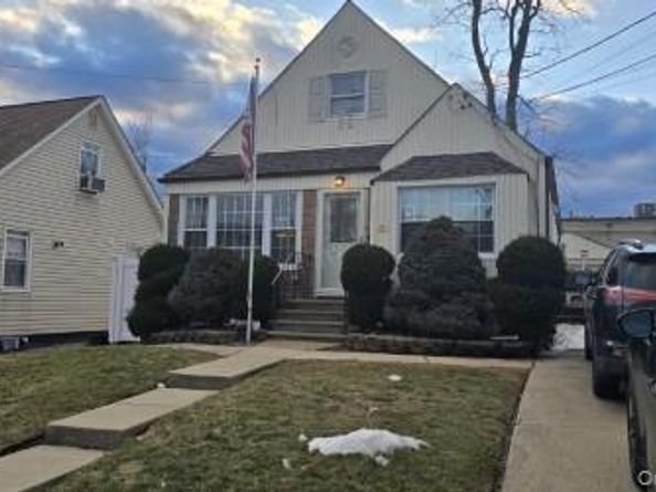32 Butler Boulevard, Elmont NY 11003