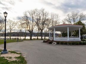 4 Abbington Place, Northport NY 11768