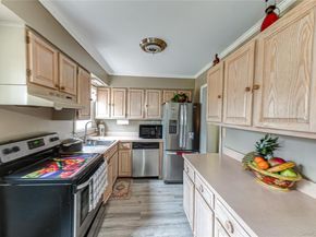 10 Sinclair Drive, Greenlawn NY 11740