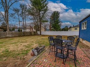 10 Sinclair Drive, Greenlawn NY 11740