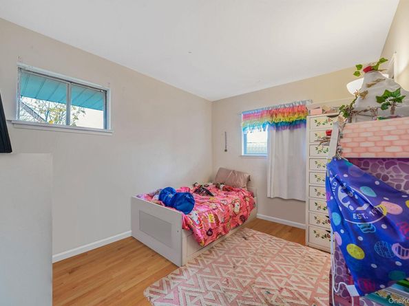 19 Amsterdam Avenue, West Babylon NY 11704