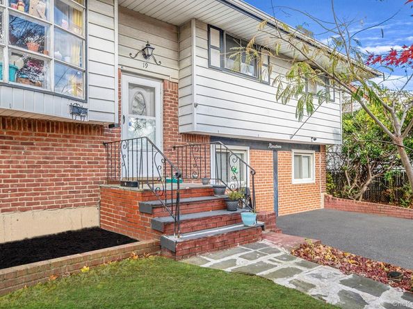 19 Amsterdam Avenue, West Babylon NY 11704